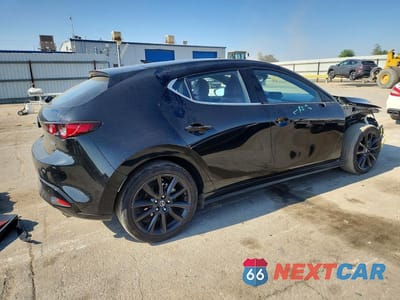Trzecie zdjęcie samochodu z tyłu: 2019 MAZDA 3 PREMIUM VIN:JM1BPANMXK1141936 - miniatura