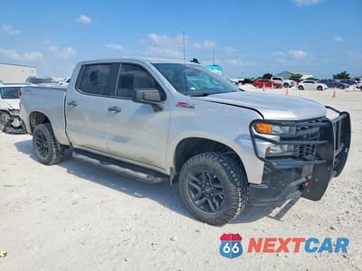 Czwarte zdjęcie samochodu z boku: 2021 CHEVROLET SILVERADO K1500 TRAIL BOSS CUSTOM VIN:1GCPYCEF8MZ277311 - miniatura