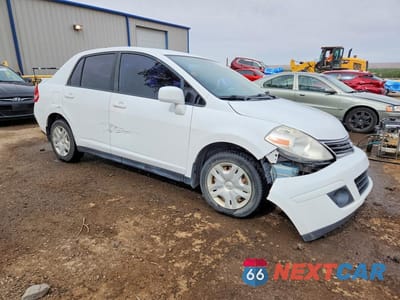 Czwarte zdjęcie samochodu z boku: 2010 NISSAN VERSA 1.8 S VIN:3N1BC1AP2AL353929 - miniatura