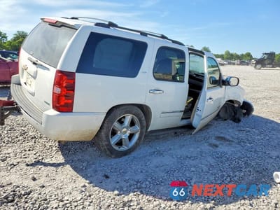 Trzecie zdjęcie samochodu z tyłu: 2011 CHEVROLET TAHOE C1500 LTZ VIN:1GNSCCE05BR125902 - miniatura