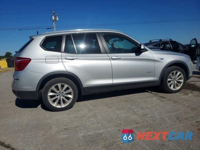 Trzecie zdjęcie samochodu z tyłu: 2017 BMW X3 SDRIVE28I VIN:5UXWZ7C33H0X42322 - miniatura