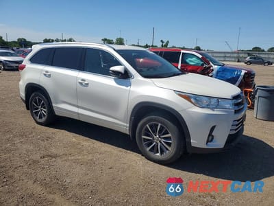 Czwarte zdjęcie samochodu z boku: 2018 TOYOTA HIGHLANDER XLE VIN:5TDJZRFH3JS532451 - miniatura