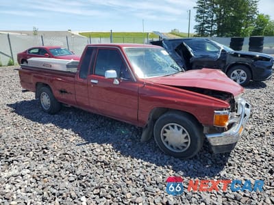 Czwarte zdjęcie samochodu z boku: 1987 TOYOTA PICKUP XTRACAB RN70 DLX VIN:JT4RN70D4H0034622 - miniatura