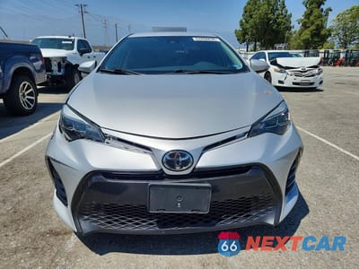 Piąte zdjęcie samochodu w środku: 2018 TOYOTA COROLLA SE VIN:5YFBURHE3JP785381 - miniatura