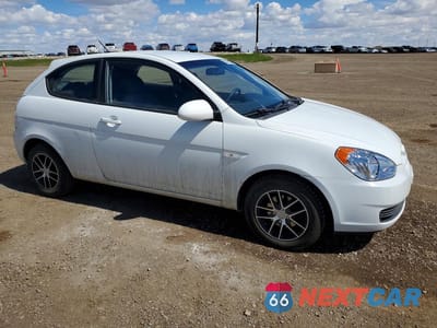 Czwarte zdjęcie samochodu z boku: 2008 HYUNDAI ACCENT SE VIN:KMHCN35C98U091305 - miniatura