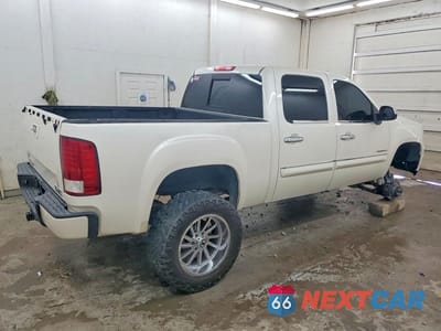 Trzecie zdjęcie samochodu z tyłu: 2011 GMC SIERRA K1500 DENALI VIN:3GTP2XE26BG251843 - miniatura