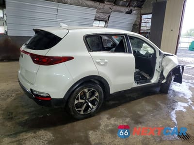 Trzecie zdjęcie samochodu z tyłu: 2021 KIA SPORTAGE LX VIN:KNDPMCAC8M7935941 - miniatura