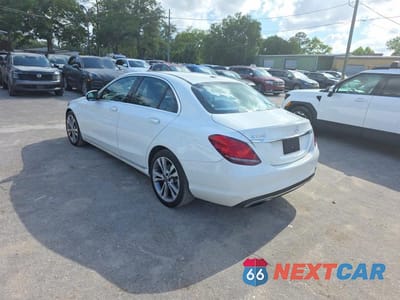 Trzecie zdjęcie samochodu z tyłu: 2019 MERCEDES-BENZ C 300 VIN:55SWF8DB1KU288407 - miniatura