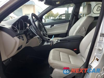 Zdjęcie 7 z 12 samochodu: 2014 MERCEDES-BENZ C 250 VIN:WDDGF4HB5EA964529 - miniatura