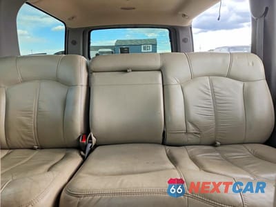 Zdjęcie 10 z 13 samochodu: 2001 CHEVROLET SUBURBAN K1500 VIN:3GNFK16T91G272191 - miniatura