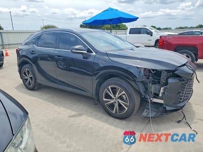 Czwarte zdjęcie samochodu z boku: 2025 LEXUS RX 350 PREMIUM VIN:JTJCHMAA5S2033794 - miniatura