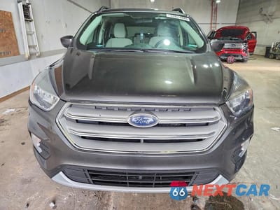Piąte zdjęcie samochodu w środku: 2018 FORD ESCAPE SE VIN:1FMCU9GD7JUC57967 - miniatura