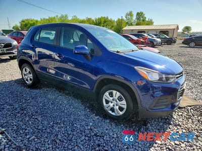 Czwarte zdjęcie samochodu z boku: 2017 CHEVROLET TRAX LS VIN:3GNCJKSB3HL221330 - miniatura