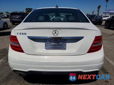 Zdjęcie 6 z 13 samochodu: 2014 MERCEDES-BENZ C 250 VIN:WDDGF4HB7EA953175 - miniatura