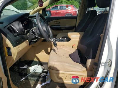 Zdjęcie 7 z 12 samochodu: 2019 KIA SEDONA LX VIN:KNDMB5C14K6534731 - miniatura