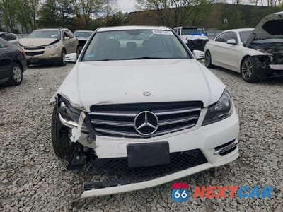 Piąte zdjęcie samochodu w środku: 2014 MERCEDES-BENZ C 300 4MATIC VIN:WDDGF8AB9EA957245 - miniatura