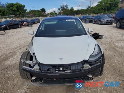 Piąte zdjęcie samochodu w środku: 2018 TESLA MODEL 3 VIN:5YJ3E1EA4JF154686 - miniatura