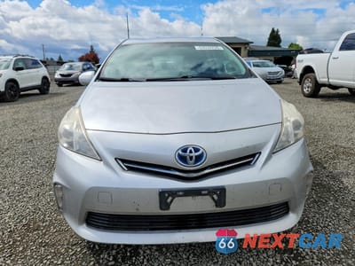 Piąte zdjęcie samochodu w środku: 2013 TOYOTA PRIUS V THREE VIN:JTDZN3EU9D3223437 - miniatura
