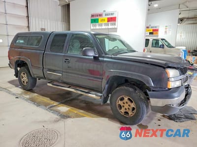 Czwarte zdjęcie samochodu z boku: 2004 CHEVROLET SILVERADO K1500 VIN:2GCEK19T141225962 - miniatura