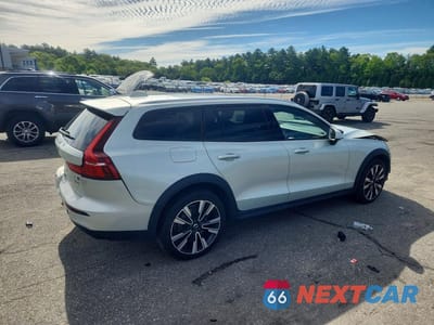Trzecie zdjęcie samochodu z tyłu: 2020 VOLVO V60 CROSS COUNTRY T5 MOMENTUM VIN:YV4102WK4L1048394 - miniatura