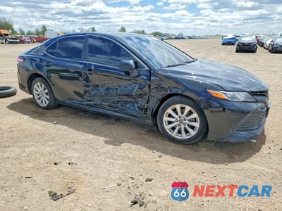 Czwarte zdjęcie samochodu z boku: 2018 TOYOTA CAMRY LE VIN:4T1B11HK2JU631761 - miniatura