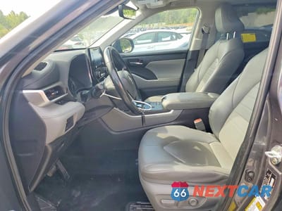 Zdjęcie 7 z 13 samochodu: 2021 TOYOTA HIGHLANDER XLE VIN:5TDGZRAH7MS052239 - miniatura