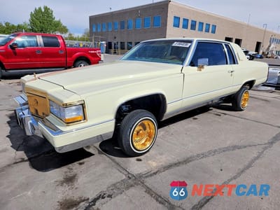 1981 CADILLAC DEVILLE 1G6AD4793B9221338 - główne zdjęcie licytacji z USA - miniatura