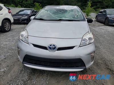 Piąte zdjęcie samochodu w środku: 2015 TOYOTA PRIUS TWO VIN:JTDKN3DU6F0484886 - miniatura