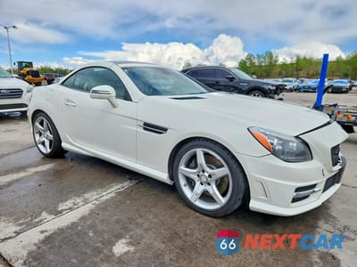 Czwarte zdjęcie samochodu z boku: 2014 MERCEDES-BENZ SLK 350 VIN:WDDPK5HA4EF088161 - miniatura