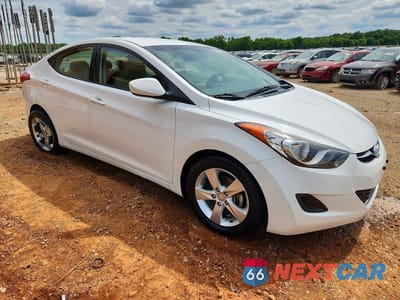 Czwarte zdjęcie samochodu z boku: 2013 HYUNDAI ELANTRA GLS VIN:5NPDH4AE8DH356751 - miniatura