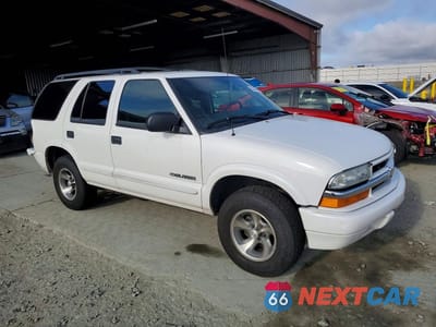 Czwarte zdjęcie samochodu z boku: 2004 CHEV BLAZER VIN:1GNCS13X74K157628 - miniatura