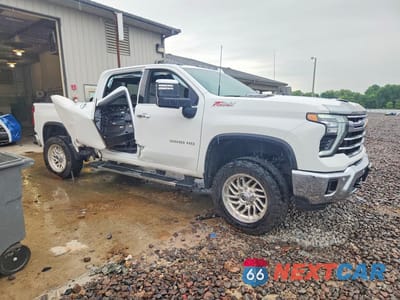 Czwarte zdjęcie samochodu z boku: 2025 CHEVROLET SILVERADO K3500 LTZ VIN:2GC4KUEY4S1134146 - miniatura