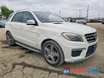 Czwarte zdjęcie samochodu z boku: 2013 MERCEDES-BENZ ML 63 AMG VIN:4JGDA7EB4DA176417 - miniatura