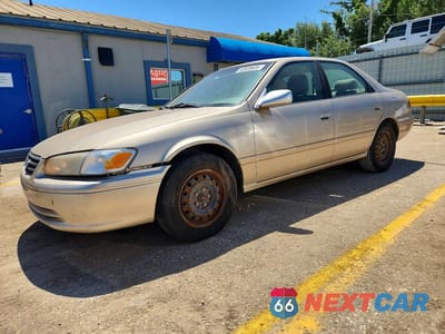 2000 TOYOTA CAMRY LE JT2BG22K2Y0395768 - główne zdjęcie licytacji z USA - miniatura