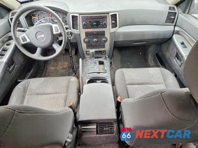 Zdjęcie 8 z 13 samochodu: 2008 JEEP GRAND CHEROKEE LAREDO VIN:1J8GR48K68C240299 - miniatura
