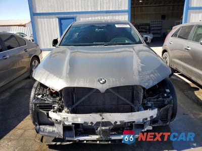 Piąte zdjęcie samochodu w środku: 2022 BMW X6 M VIN:5YMCY0C00N9J89115 - miniatura