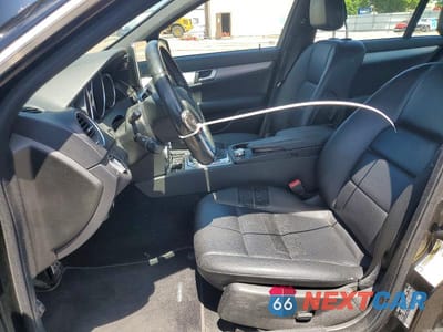 Zdjęcie 7 z 12 samochodu: 2012 MERCEDES-BENZ C 250 VIN:WDDGF4HB4CR218491 - miniatura