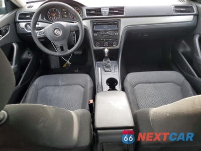 Zdjęcie 8 z 13 samochodu: 2013 VOLKSWAGEN PASSAT S VIN:1VWAP7A35DC071715 - miniatura