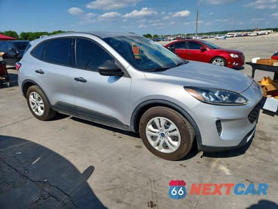 Czwarte zdjęcie samochodu z boku: 2020 FORD ESCAPE S VIN:1FMCU0F67LUB93527 - miniatura