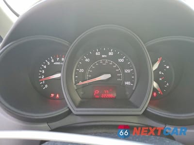 Zdjęcie 9 z 12 samochodu: 2015 KIA RIO EX VIN:KNADN4A3XF6460000 - miniatura