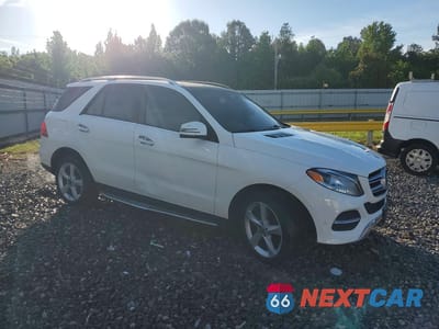 Czwarte zdjęcie samochodu z boku: 2018 MERCEDES-BENZ GLE 350 4MATIC VIN:4JGDA5HB9JB144598 - miniatura