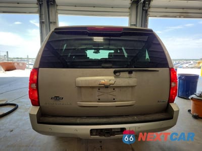Zdjęcie 6 z 13 samochodu: 2008 CHEVROLET SUBURBAN K1500 LS VIN:1GNFK16308J209909 - miniatura
