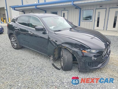 Czwarte zdjęcie samochodu z boku: 2017 MASERATI LEVANTE VIN:ZN661XUA4HX239247 - miniatura
