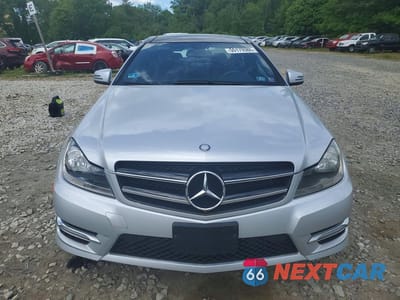 Piąte zdjęcie samochodu w środku: 2012 MERCEDES-BENZ C 250 VIN:WDDGJ4HB8CF901892 - miniatura
