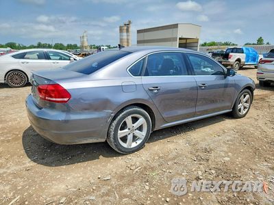 Trzecie zdjęcie samochodu z tyłu: 2012 VOLKSWAGEN PASSAT SE VIN:1VWBP7A36CC012353 - miniatura