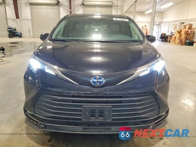 Piąte zdjęcie samochodu w środku: 2025 TOYOTA SIENNA XLE 7-PASSENGER VIN:5TDYSKFC0SS224329 - miniatura