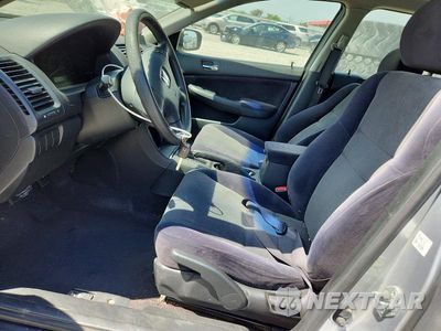 Zdjęcie 7 z 12 samochodu: 2003 HONDA ACCORD LX VIN:JHMCM56313C033395 - miniatura