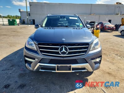 Piąte zdjęcie samochodu w środku: 2015 MERCEDES-BENZ ML 400 4MATIC VIN:4JGDA5GB2FA496534 - miniatura