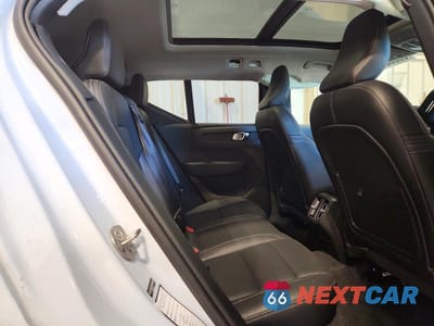 Zdjęcie 11 z 13 samochodu: 2025 VOLVO XC40 PLUS VIN:YV4L12UE5S2563481 - miniatura