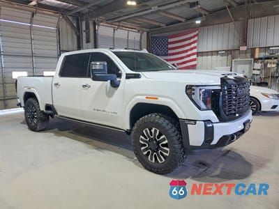 Czwarte zdjęcie samochodu z boku: 2025 GMC SIERRA K2500 DENALI ULTIMATE VIN:1GT4UXEY0SF289121 - miniatura